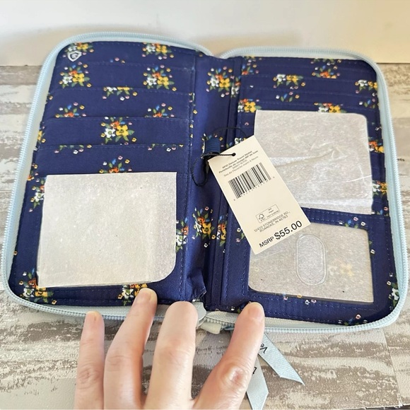 Vera Bradley RFID Deluxe Travel Wallet Sea Air Floral New with tags‎ Blue Floral - Picture 8 of 10